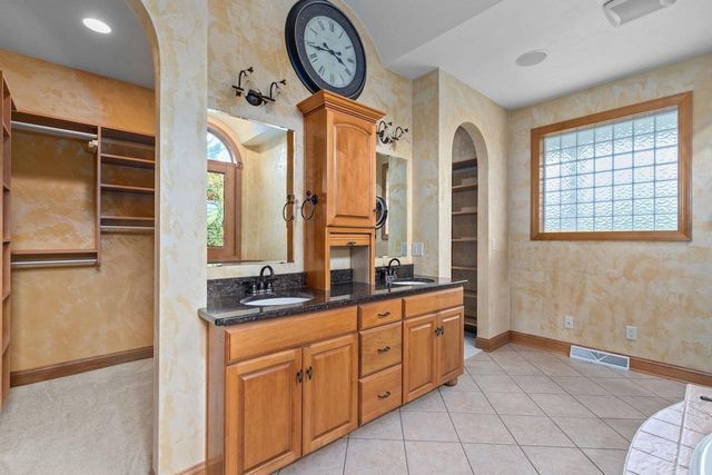 6709 N GULLWING COURT, Appleton, WI 54913