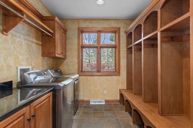 6709 N GULLWING COURT, Appleton, WI 54913