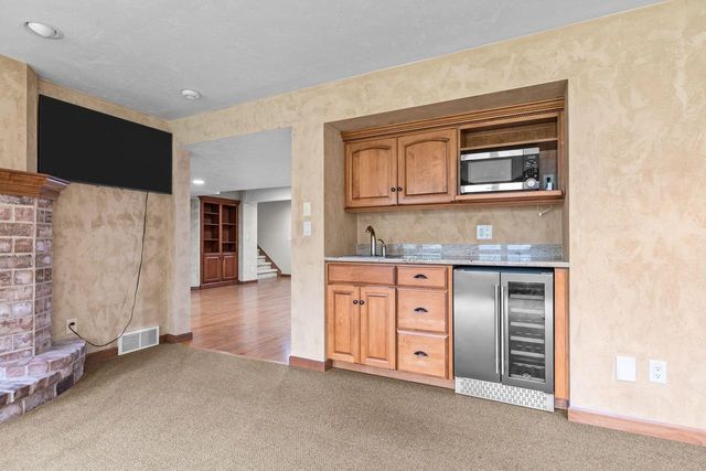 6709 N GULLWING COURT, Appleton, WI 54913