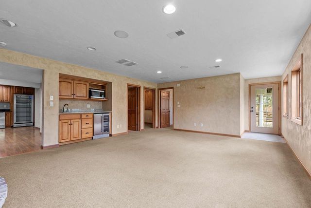 6709 N GULLWING COURT, Appleton, WI 54913