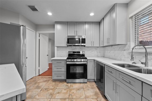 15834 Constitution Lane, Friendswood, TX 77546