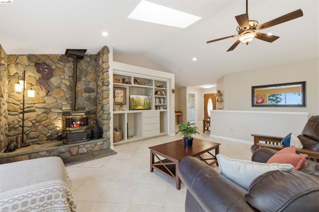 16690 Ridgewood Dr, Sonora, CA 95370