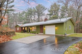 17880 Hiawatha Drive, Spring Lake, MI 49456