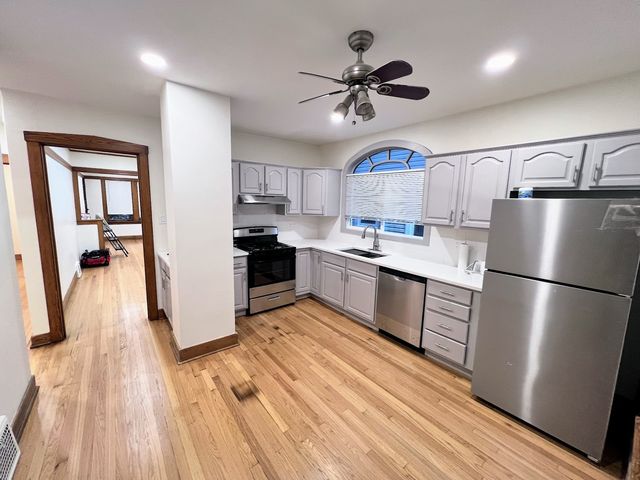5833 W Peterson Avenue 1F, Chicago, IL 60646