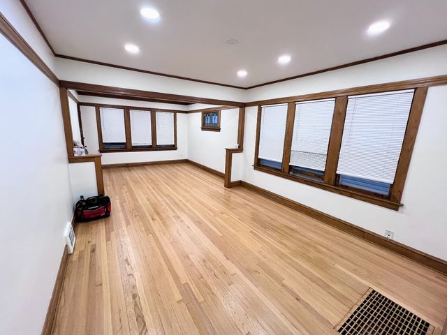 5833 W Peterson Avenue 1F, Chicago, IL 60646