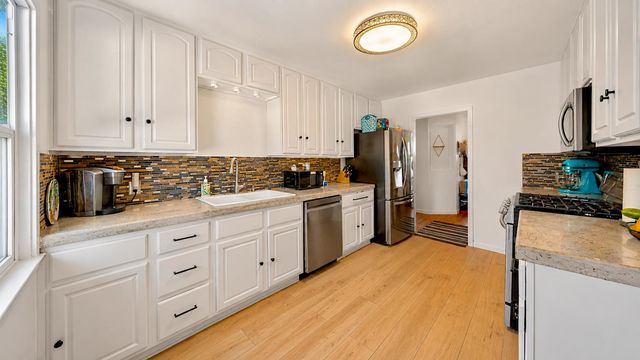 986 Edwards Dr, Turlock, CA 95380