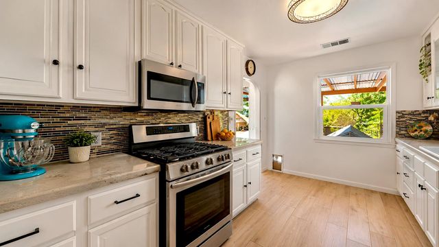 986 Edwards Dr, Turlock, CA 95380