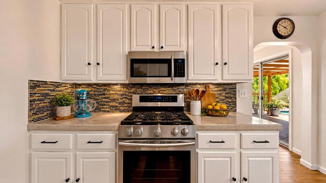 986 Edwards Dr, Turlock, CA 95380