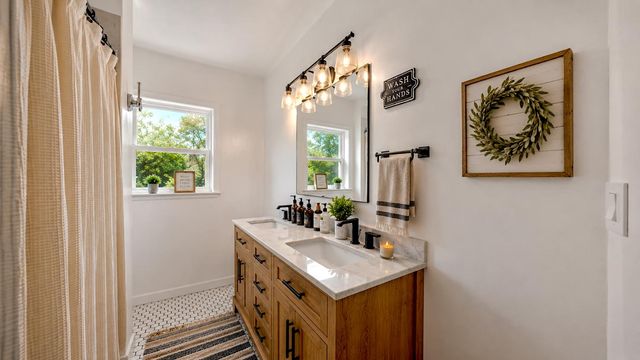 986 Edwards Dr, Turlock, CA 95380