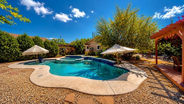 986 Edwards Dr, Turlock, CA 95380