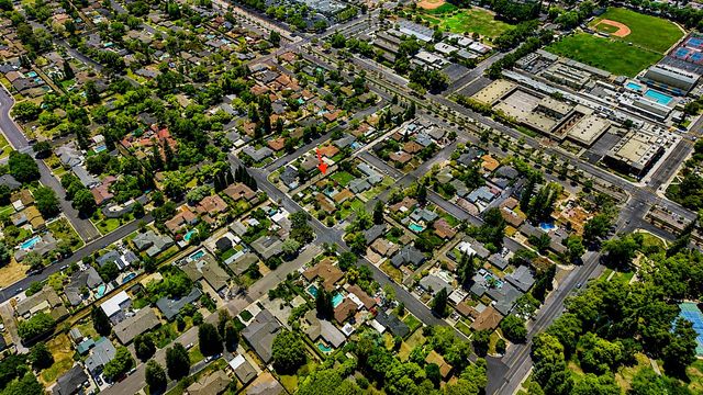 986 Edwards Dr, Turlock, CA 95380
