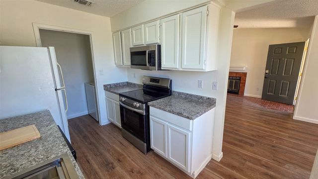 741 Woodland Court, Kennedale, TX 76060