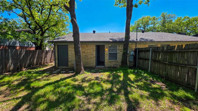 741 Woodland Court, Kennedale, TX 76060