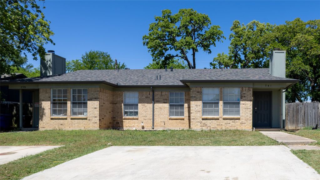 741 Woodland Court, Kennedale, TX 76060