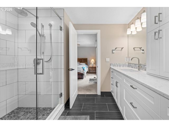 16540 NOTTINGHAM Dr, Gladstone, OR 97027