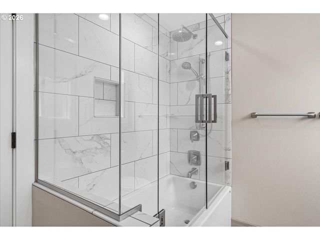 16540 NOTTINGHAM Dr, Gladstone, OR 97027