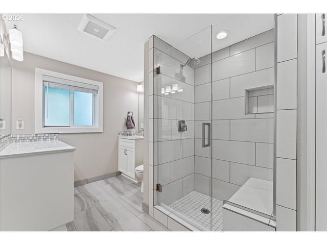 16540 NOTTINGHAM Dr, Gladstone, OR 97027