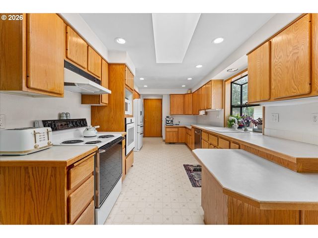 16540 NOTTINGHAM Dr, Gladstone, OR 97027