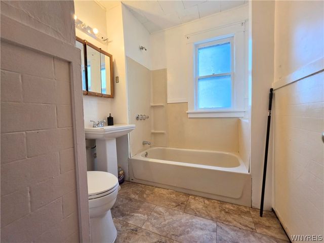33 Baxter Street 2, Buffalo, NY 14207