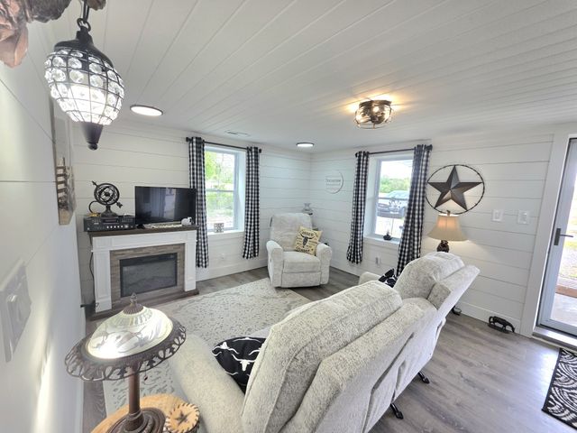 1151 Dry Creek Rd, Smithville, TN 37166
