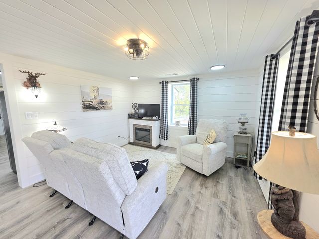 1151 Dry Creek Rd, Smithville, TN 37166