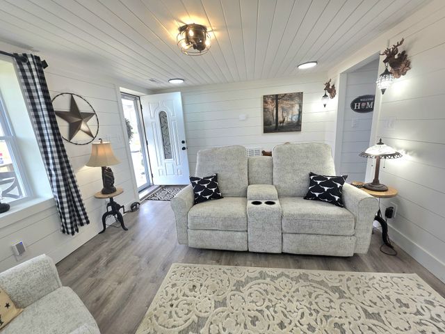 1151 Dry Creek Rd, Smithville, TN 37166
