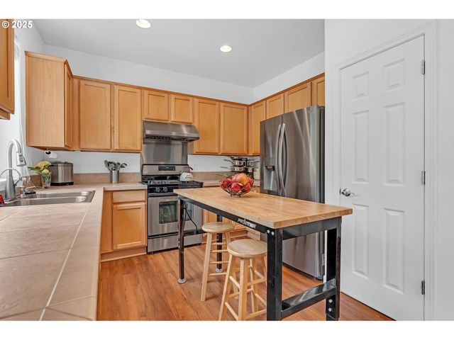 16085 Sw TOWHEE Ln, Beaverton, OR 97007