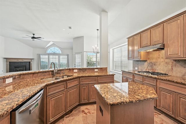 628 Castle Street, Desoto, TX 75115