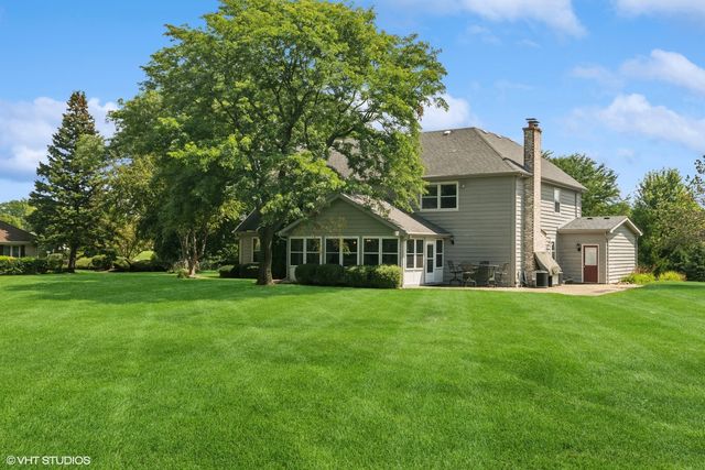 37 Seneca Avenue W, Hawthorn Woods, IL 60047
