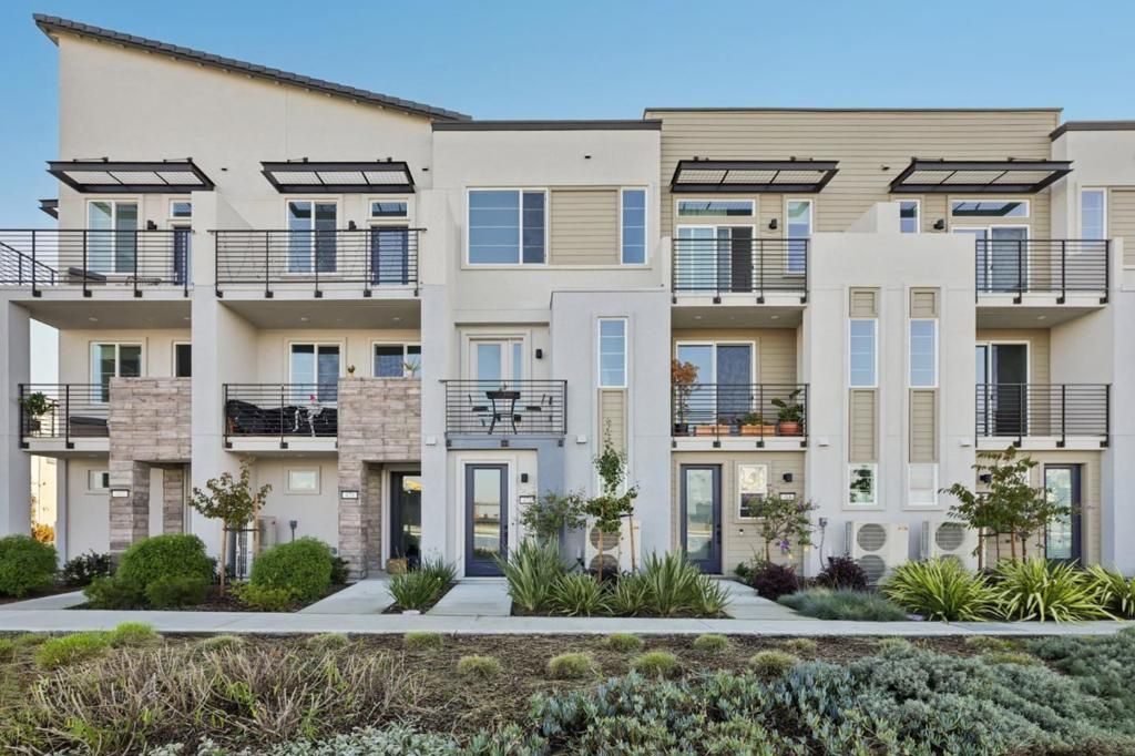 Image 1 of property listing at 473 Sentinel Drive, Alameda, CA 94501