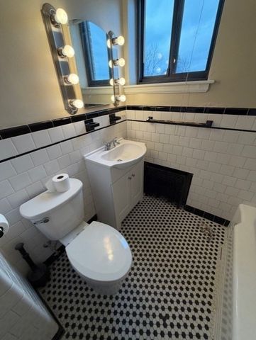 14 Ashland St 2R, Worcester, MA 01609