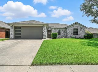 5115 Eastcreek Drive, Arlington, TX 76018