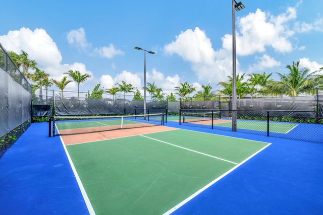 2455 Primrose Place, Oakland Park, FL 33309