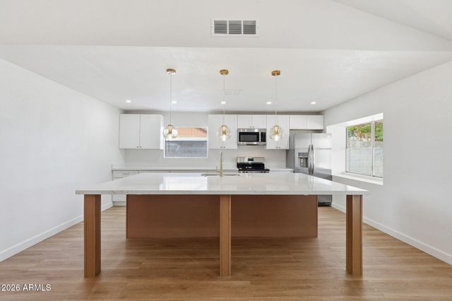 7742 W CHERRY HILLS Drive, Peoria, AZ 85345