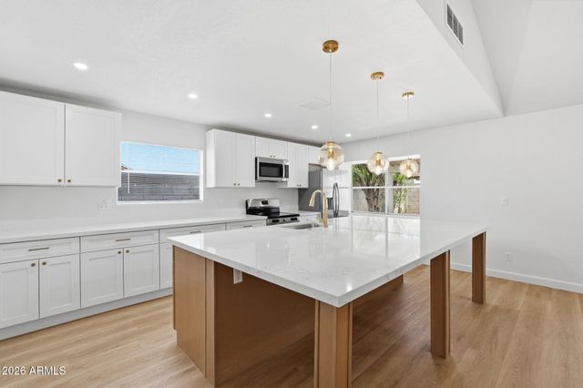 7742 W CHERRY HILLS Drive, Peoria, AZ 85345
