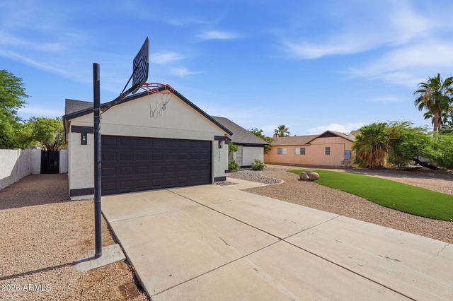 7742 W CHERRY HILLS Drive, Peoria, AZ 85345