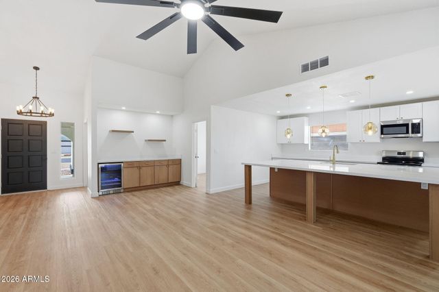 7742 W CHERRY HILLS Drive, Peoria, AZ 85345