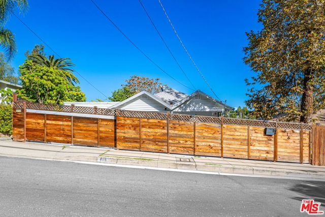 816 Terrace 49, Los Angeles, CA 90042