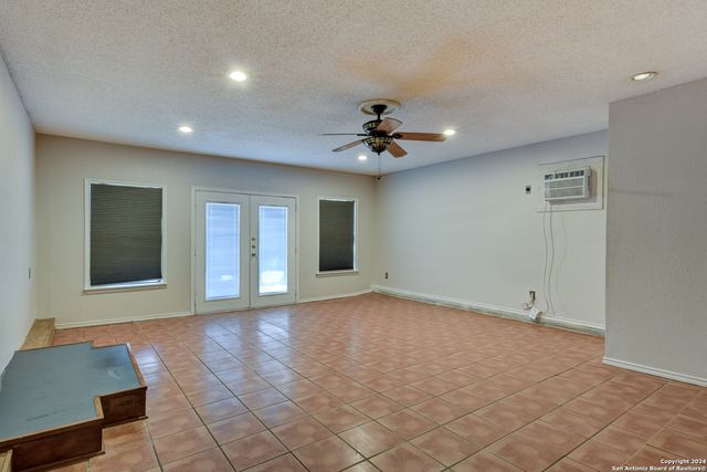 8131 Forest Bow, Live Oak, TX 78233