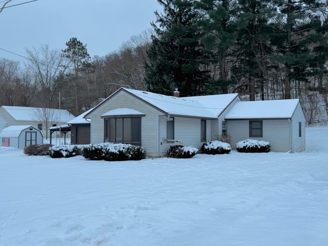 453 Spring Creek Road S, Red Wing, MN 55066