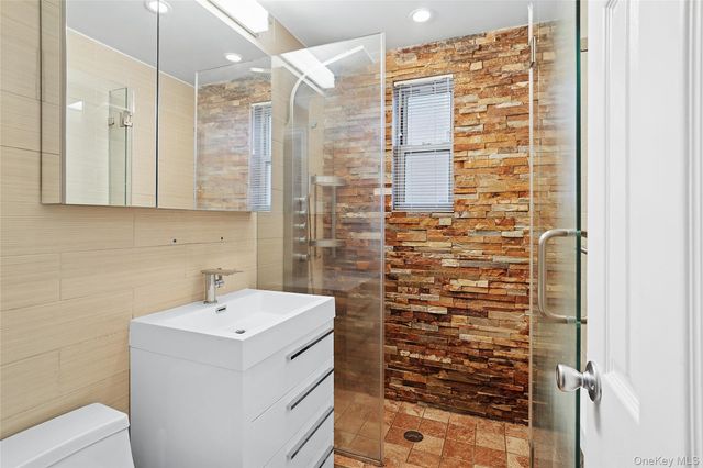 44 Edwards Street 1A, Roslyn Heights, NY 11577