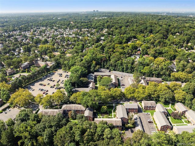 44 Edwards Street 1A, Roslyn Heights, NY 11577