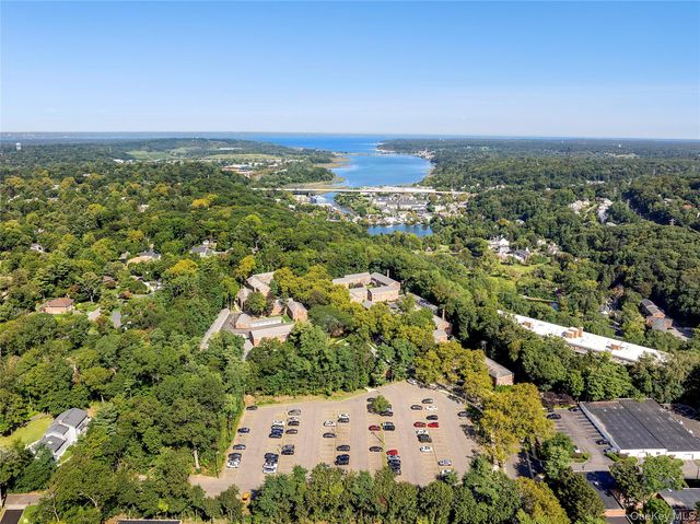 44 Edwards Street 1A, Roslyn Heights, NY 11577