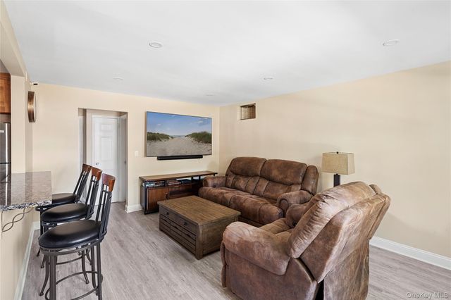 44 Edwards Street 1A, Roslyn Heights, NY 11577