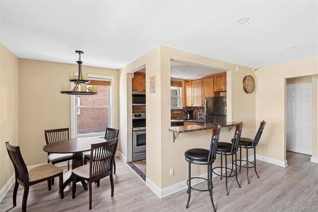 44 Edwards Street 1A, Roslyn Heights, NY 11577