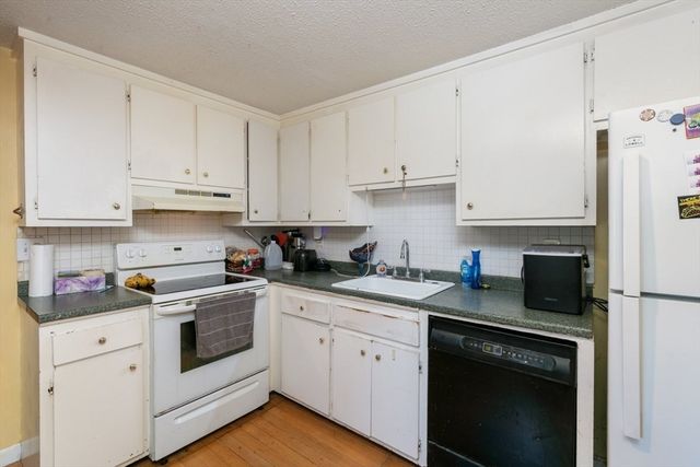 271 Humphrey St H16, Lowell, MA 01850
