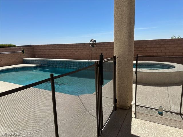 11077 Village Crest Lane, Las Vegas, NV 89135