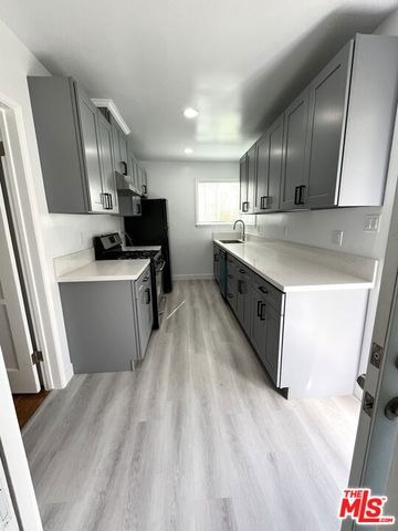 11768 Gateway Boulevard, Los Angeles, CA 90064