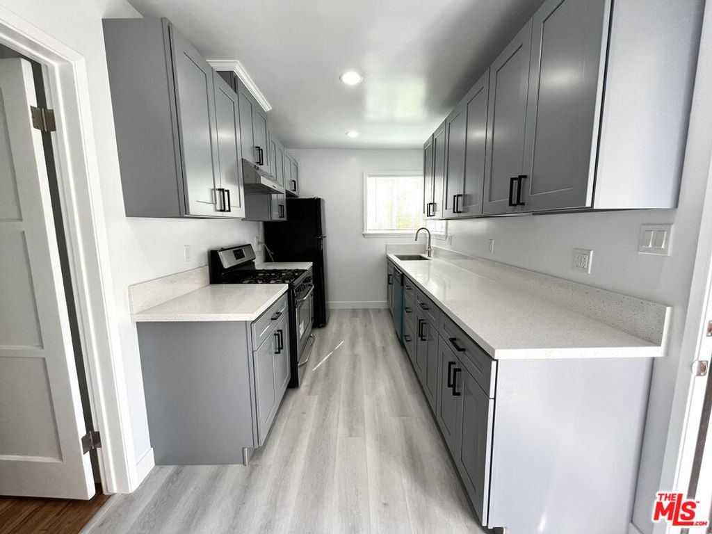 11768 Gateway Boulevard, Los Angeles, CA 90064