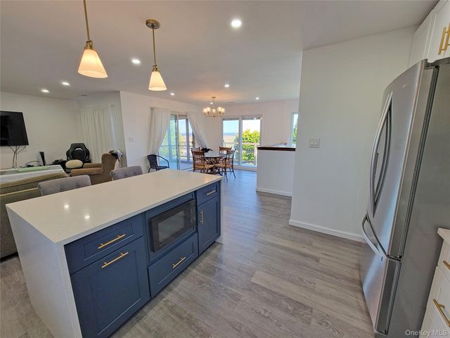 23 Dalny Place, Sayville, NY 11782